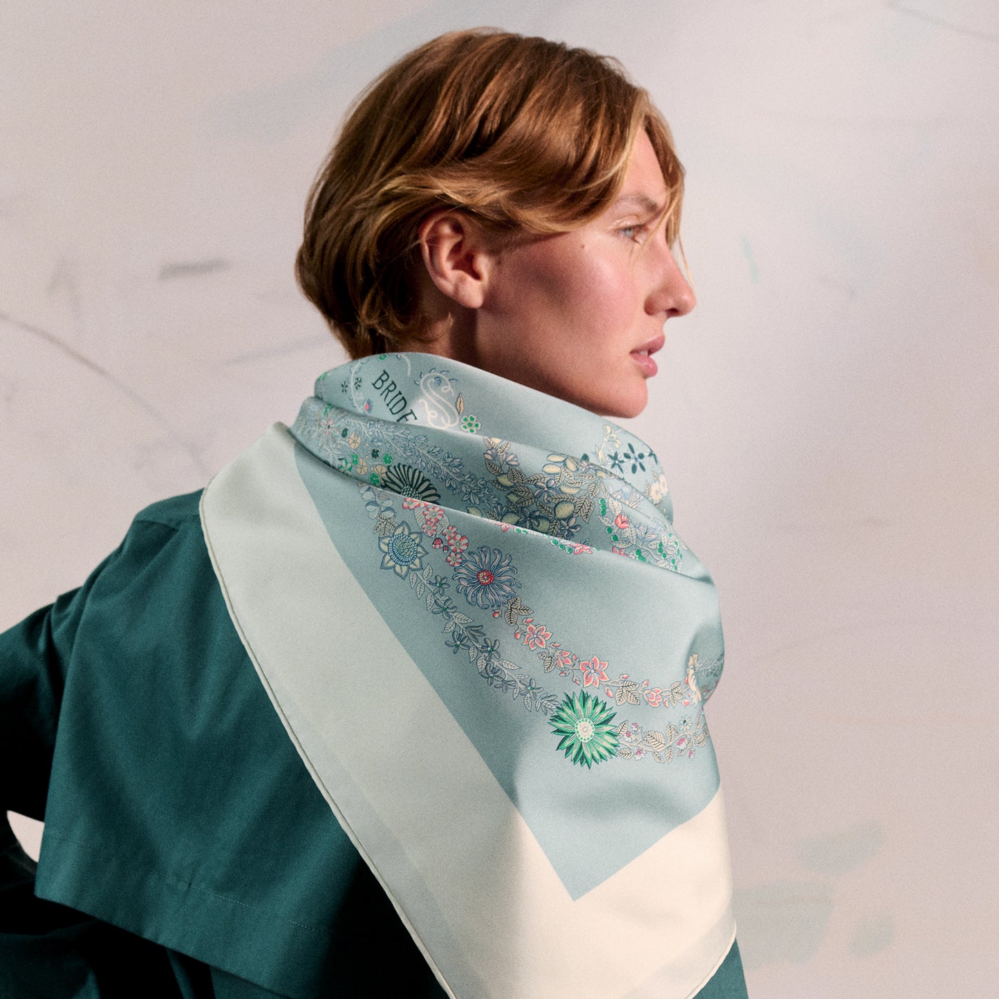 HERMES Brides de Gala en Fleurs Scarf 90 Blanc / Bleu Glacier / Vert - LuxryEdition
