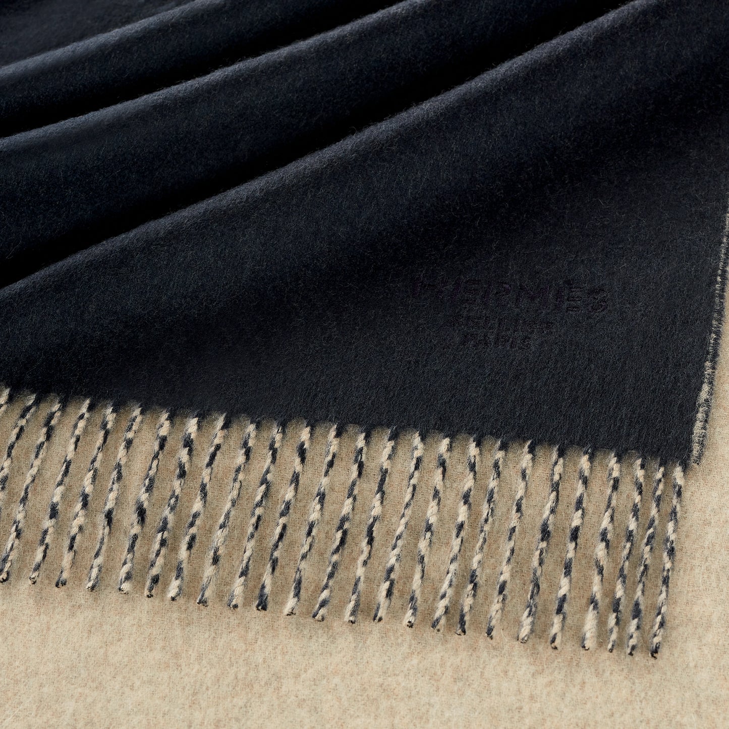 HERMES Double Face 100% Cashmere Stole Marine / Beige Chiné - LuxryEdition