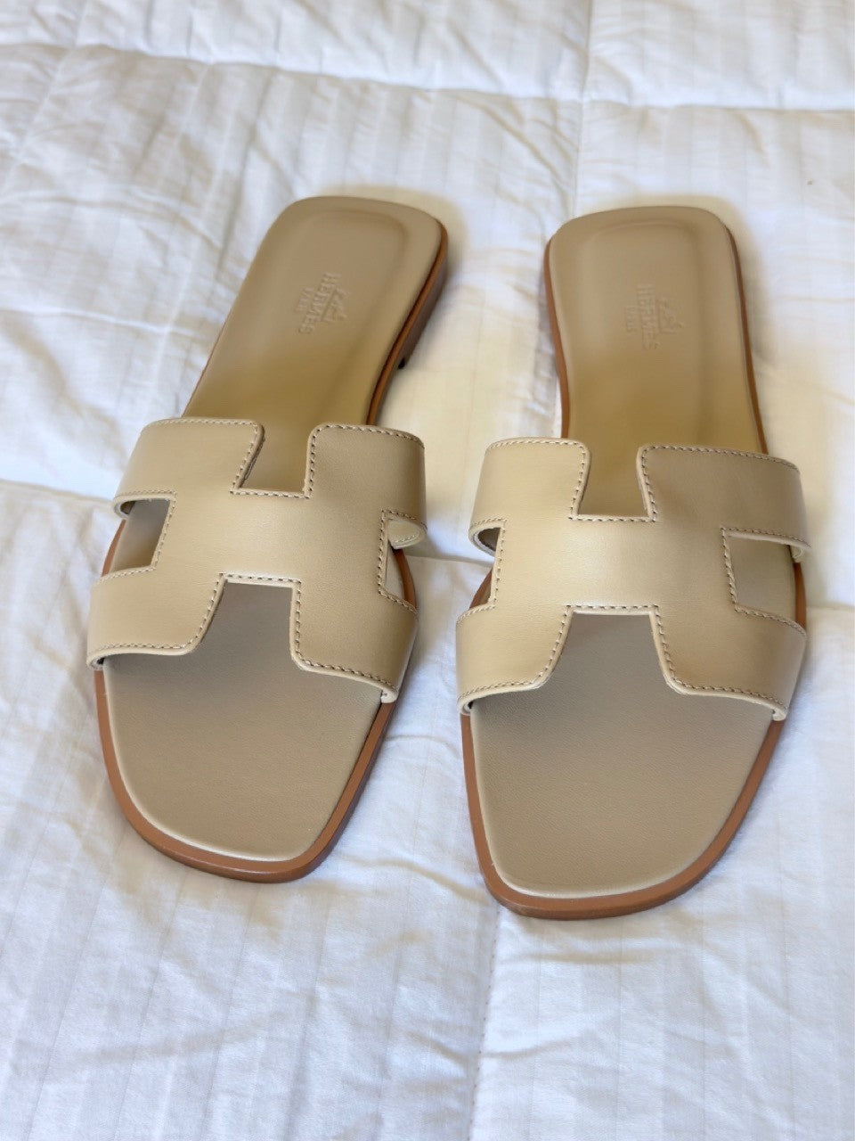 Hermes Oran Sandals Size 39.5 Beige Lin - LuxryEdition