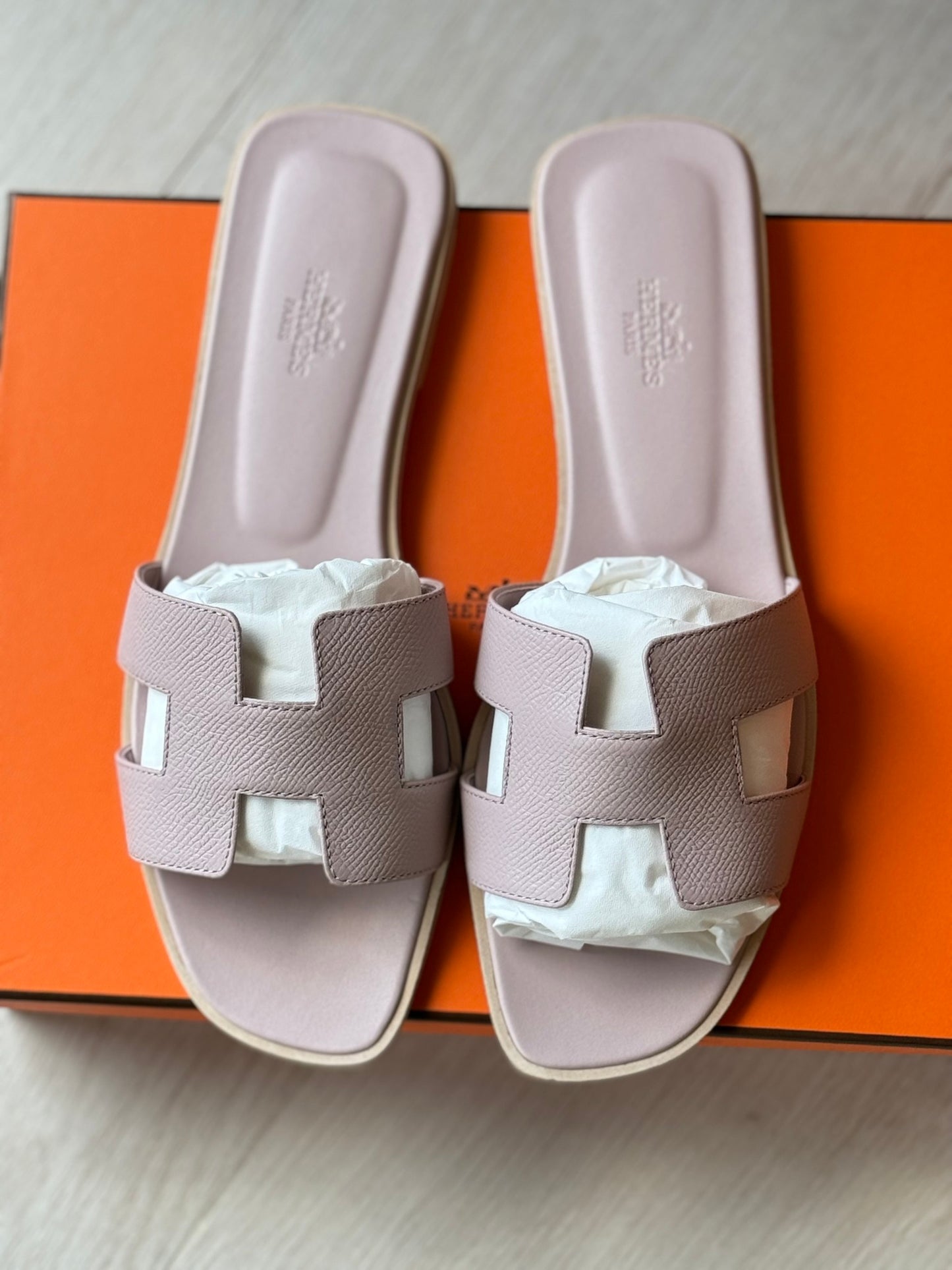 Hermes Oran Sandals Size 40 Rose Porcelaine - LuxryEdition